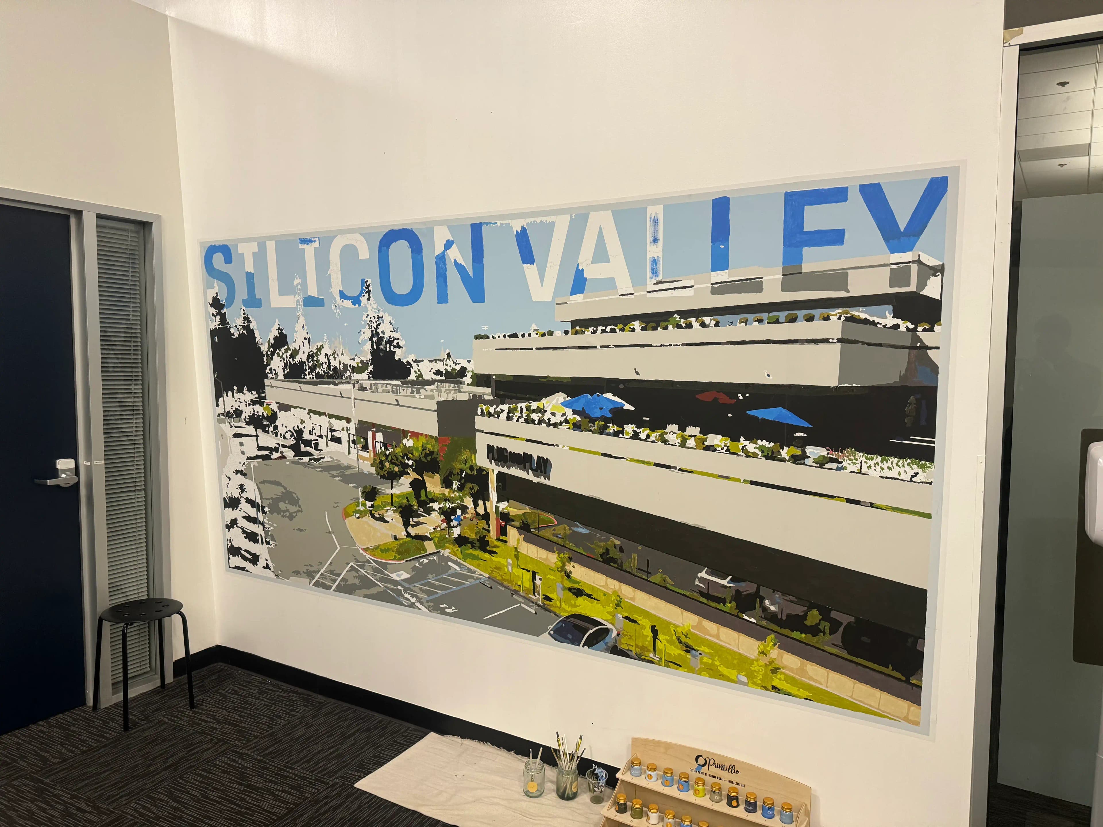 Mural de Silicon Valley dentro de un espacio de innovacion