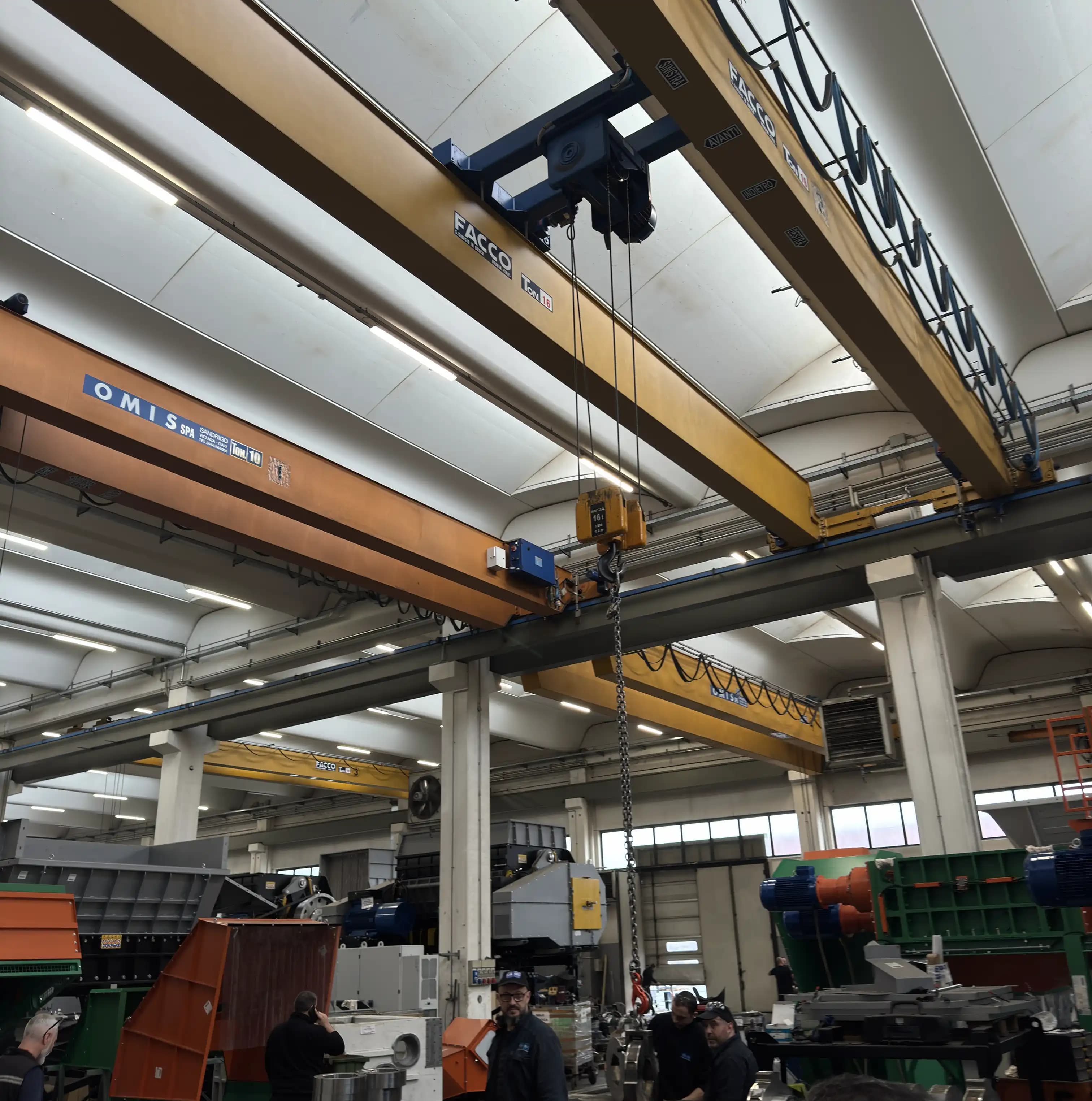 Puentes grúa en instalación industrial italiana