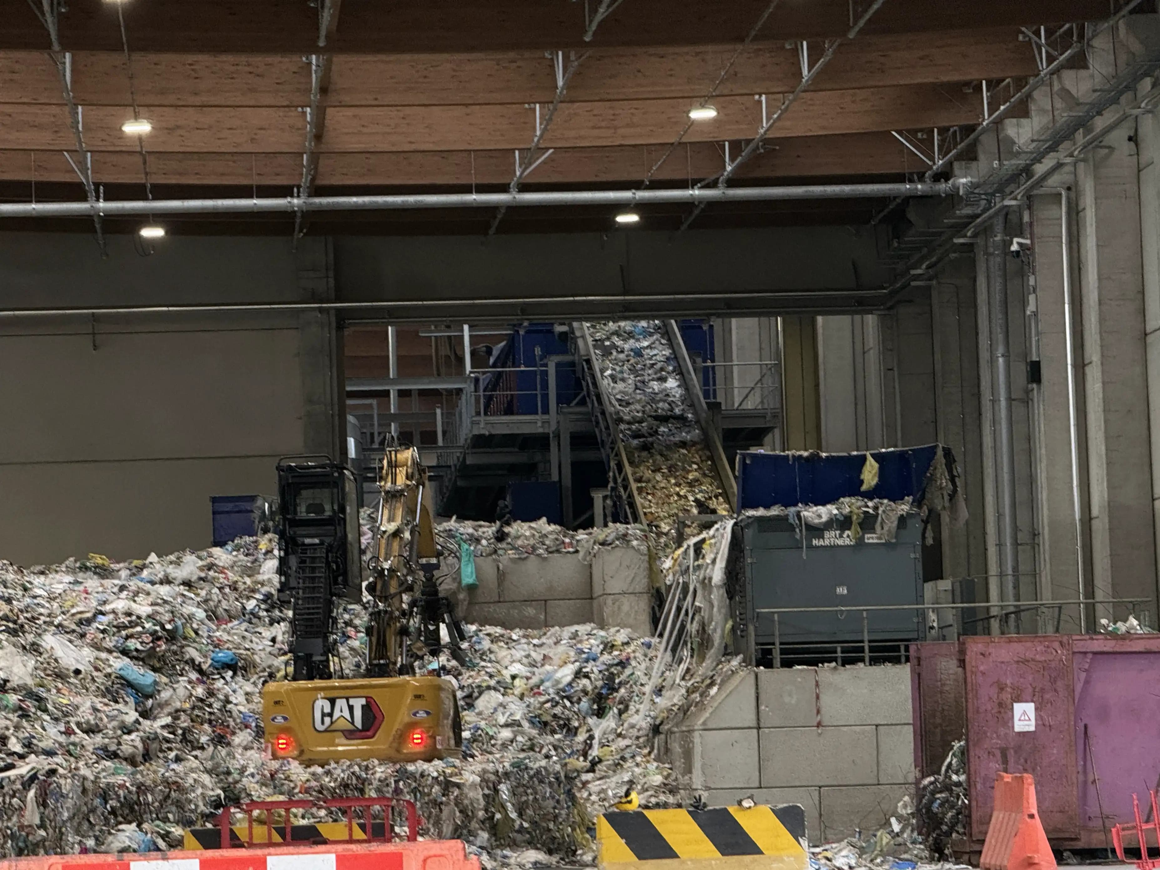 Operación de reciclaje y manejo de material en Italia
